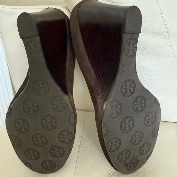 Tory Burch Women's Brown Suede Wedge Pumps size 8 - Picture 5 of 5